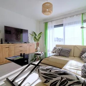 Center Location, Ac, Swimming Pool, And Parking Apartment Olhao