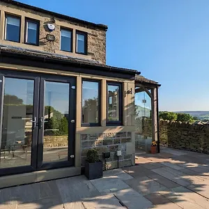 Lane End - Panoramic Views, Modernised With Offroad Parking Holiday home Holmfirth